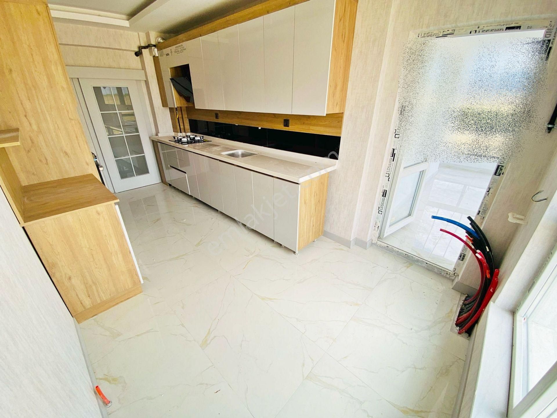 Merkezin İçinde İskanlı İşçilik Harikası Ultra Lüks Arakat 3+1 - Görsel 9