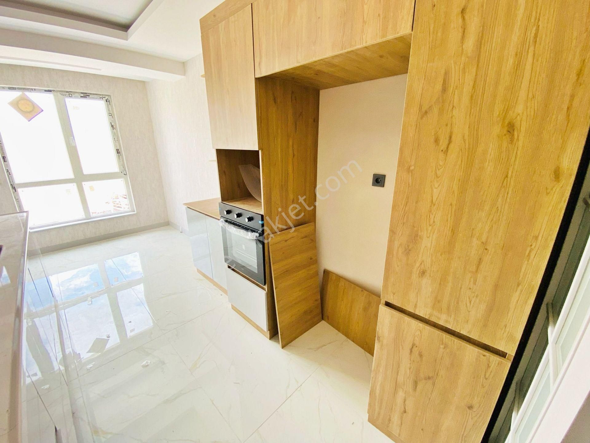 Merkezin İçinde İskanlı İşçilik Harikası Ultra Lüks Arakat 3+1 - Görsel 8