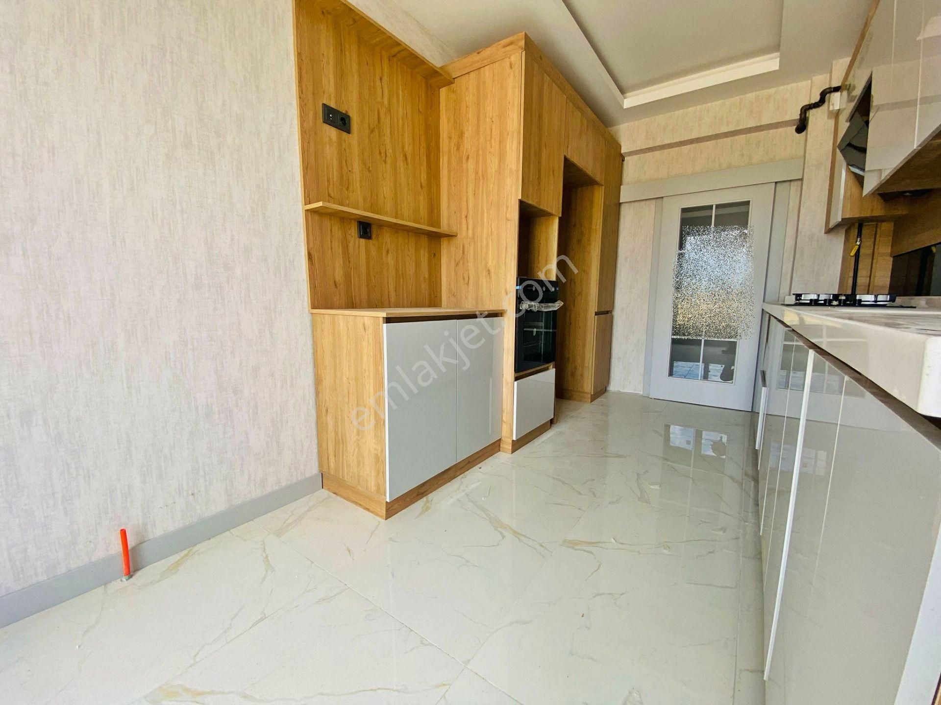 Merkezin İçinde İskanlı İşçilik Harikası Ultra Lüks Arakat 3+1 - Görsel 4