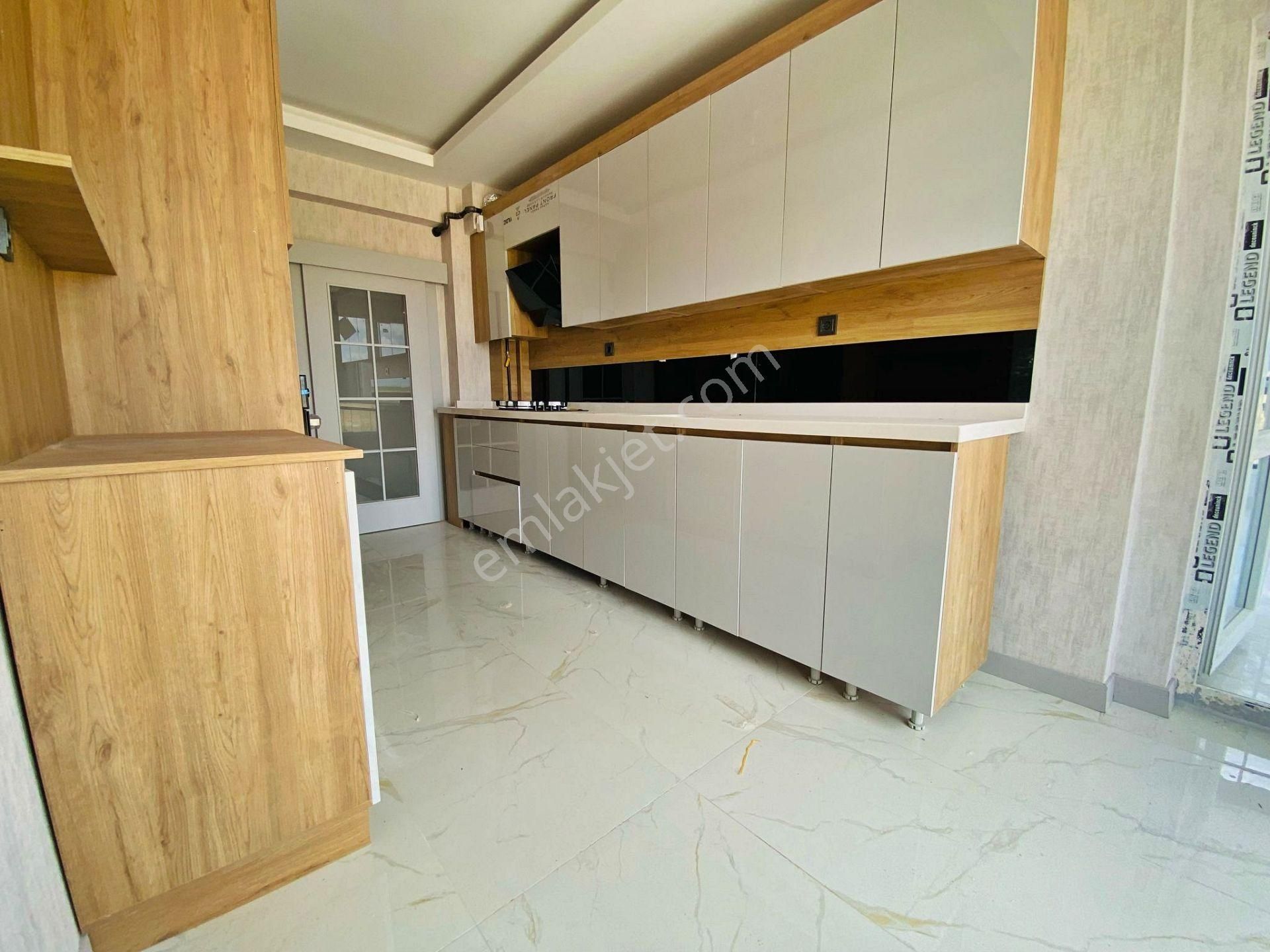 Merkezin İçinde İskanlı İşçilik Harikası Ultra Lüks Arakat 3+1 - Görsel 3