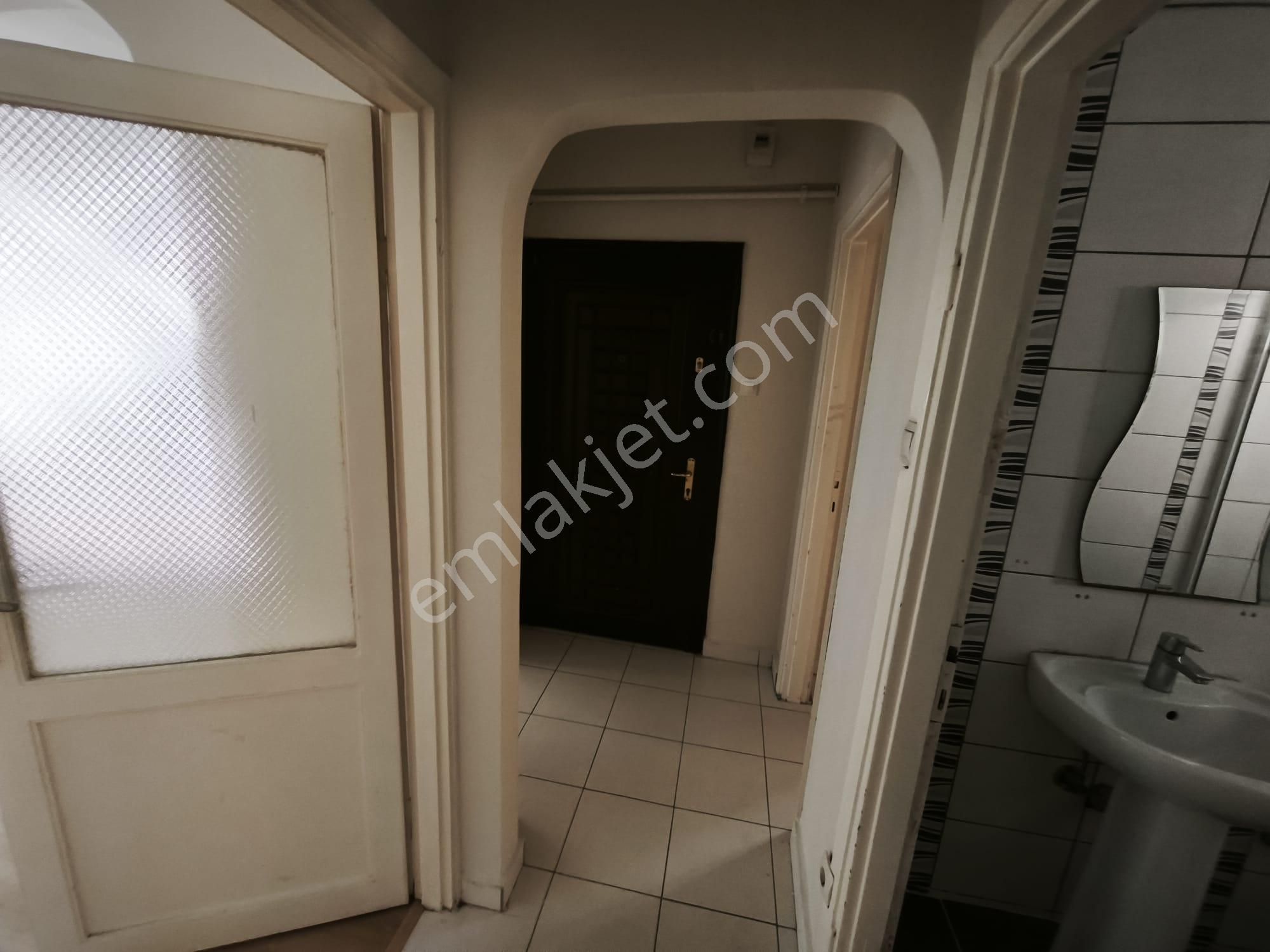 Üsküdar'ın Kalbinde Kira Çarpanı İdeal Yatırımlık 2+1 Daire - Görsel 4