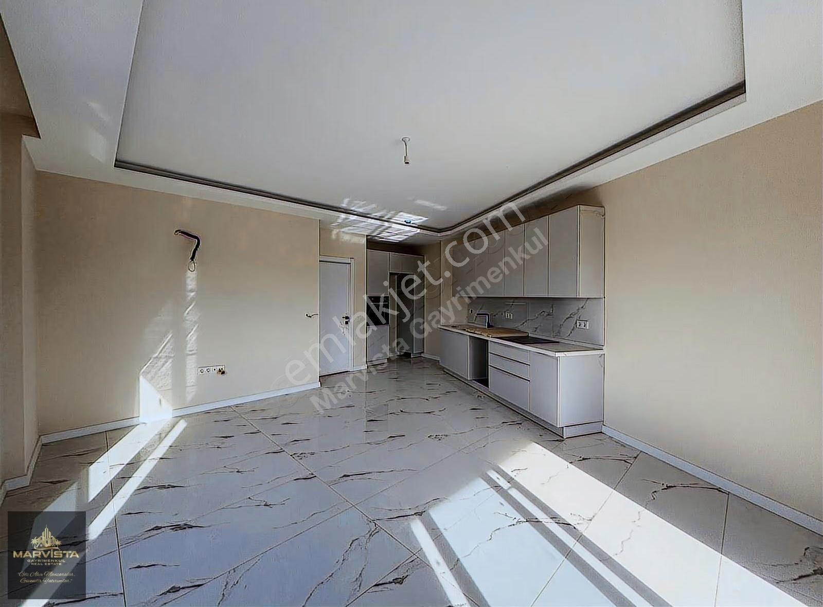 Marmaris Merkezde, Sıfır Binada, Geniş Satılık 5+1 Daire