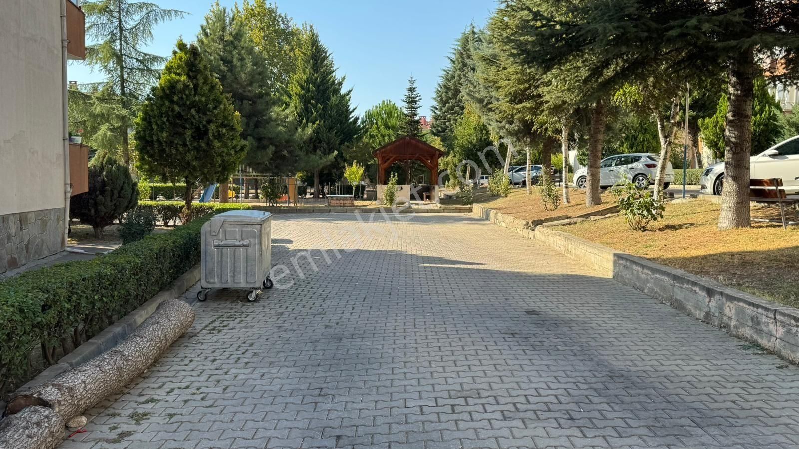 Alanyurt Yunusemre Mahallesinde Site İçi Komple Tadilatlı Daire - Görsel 4