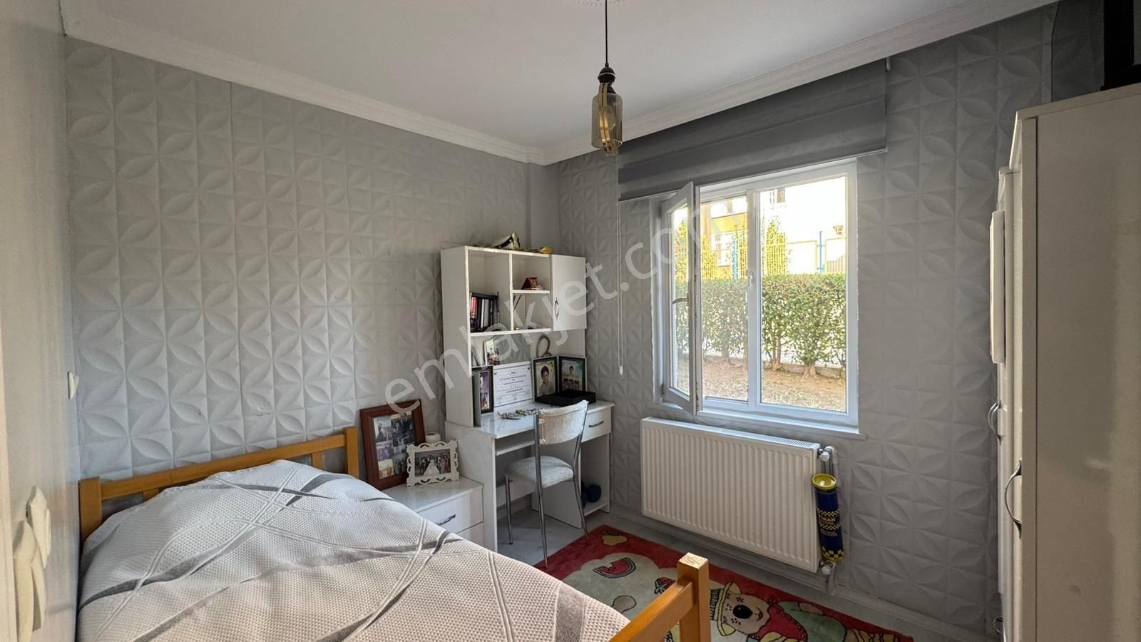 Alanyurt Yunusemre Mahallesinde Site İçi Komple Tadilatlı Daire - Görsel 3