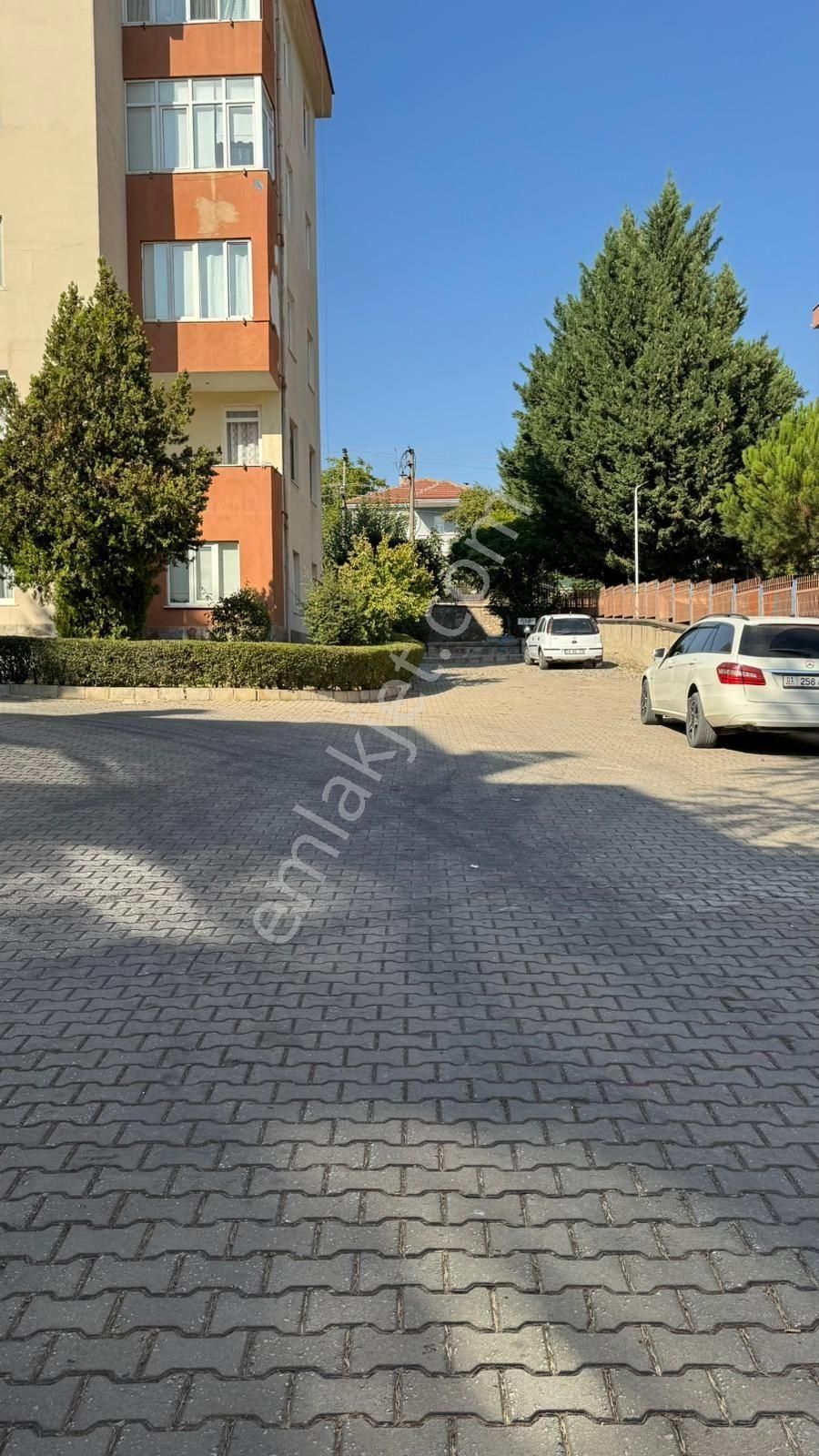 Alanyurt Yunusemre Mahallesinde Site İçi Komple Tadilatlı Daire - Görsel 15