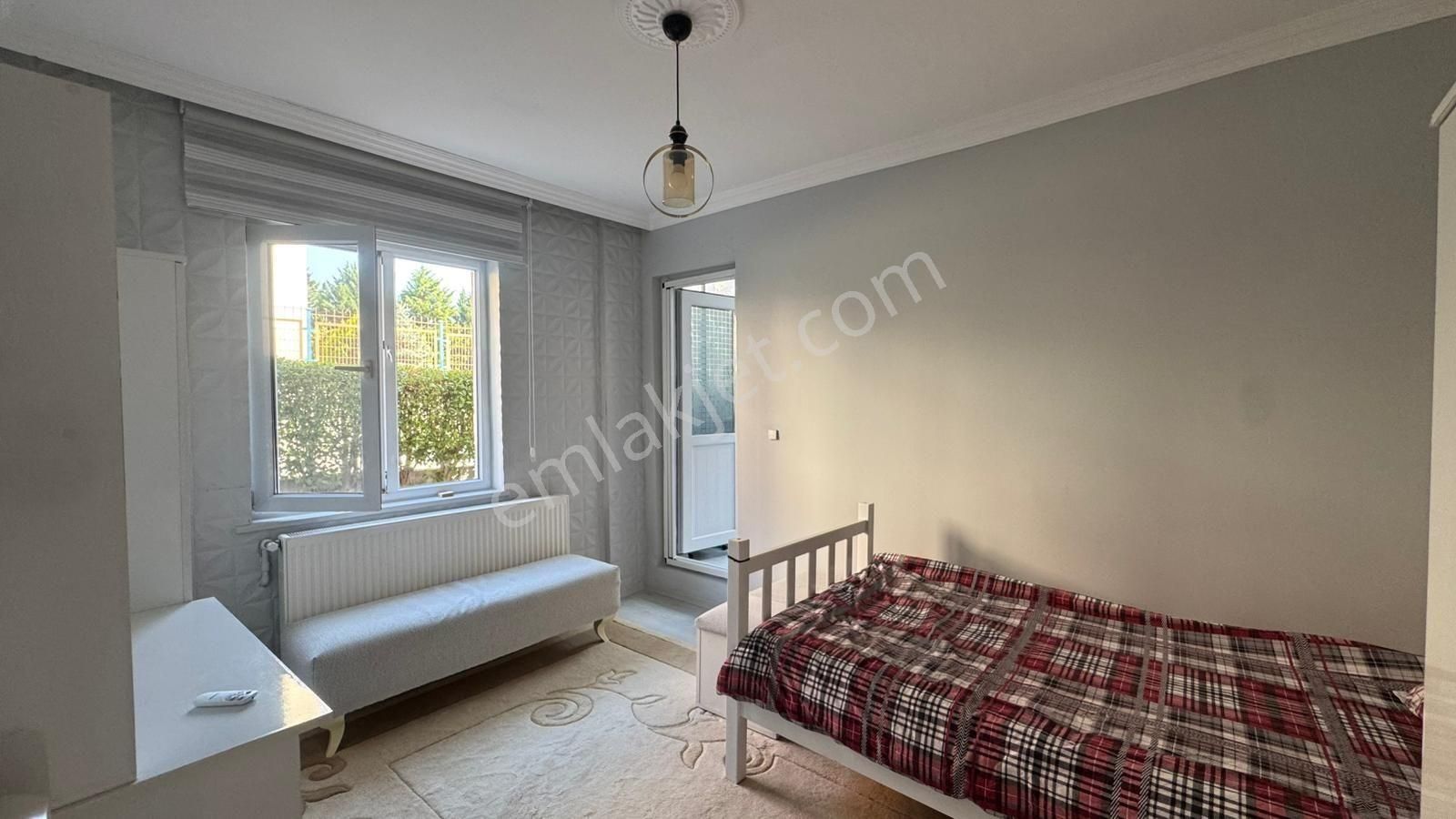 Alanyurt Yunusemre Mahallesinde Site İçi Komple Tadilatlı Daire - Görsel 2