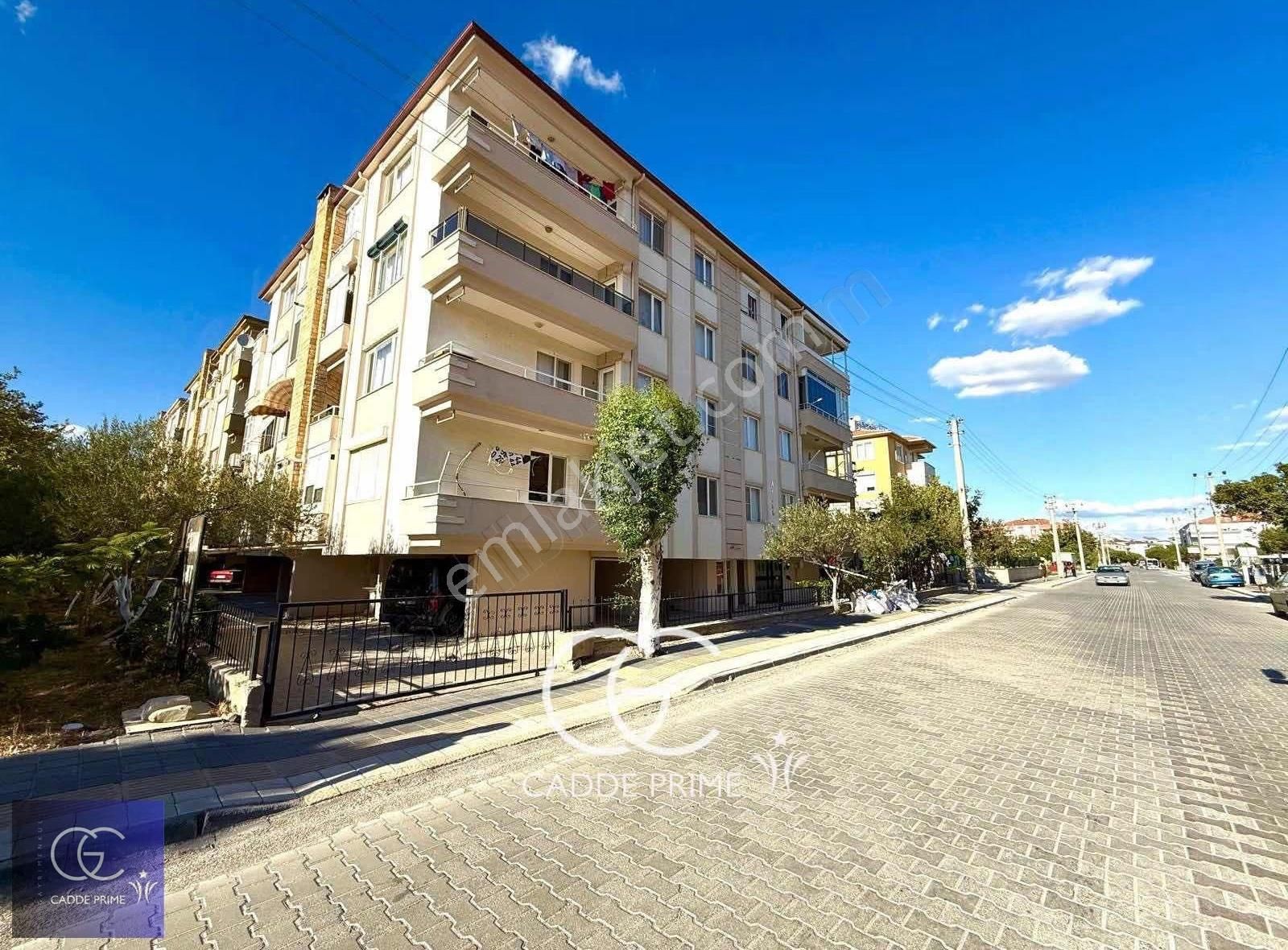 Cadde'den Ön Cephe Doğa Manzaralı Geniş Kullanım 2+1 Satılık Daire