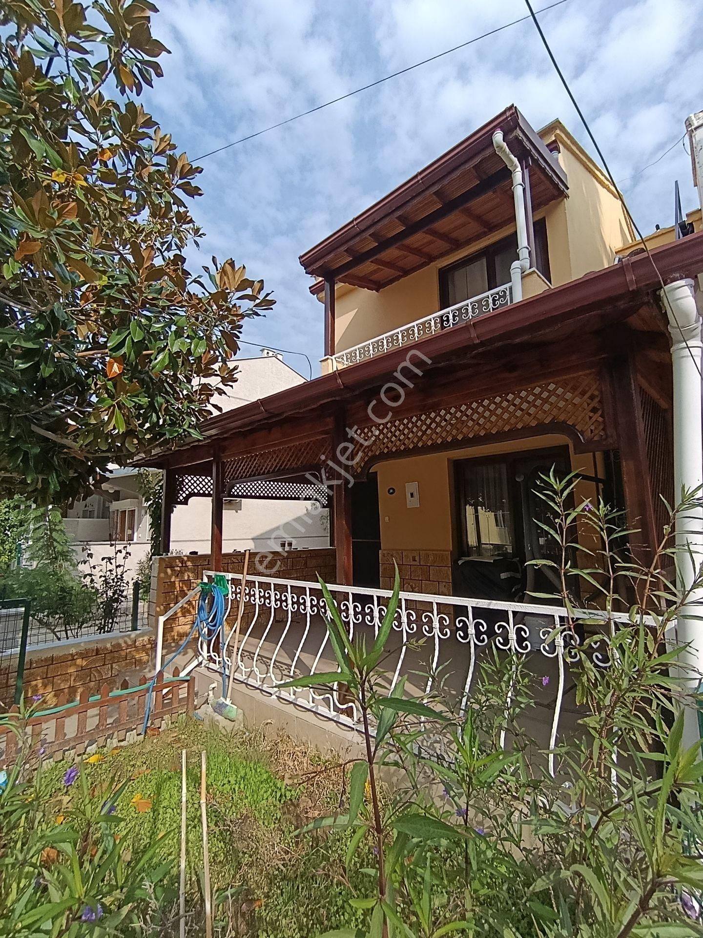 Dikili Bankacılar'da | 3+1 | Masrafsız, Eşyalı Ve Bahçeli Villa - Görsel 4