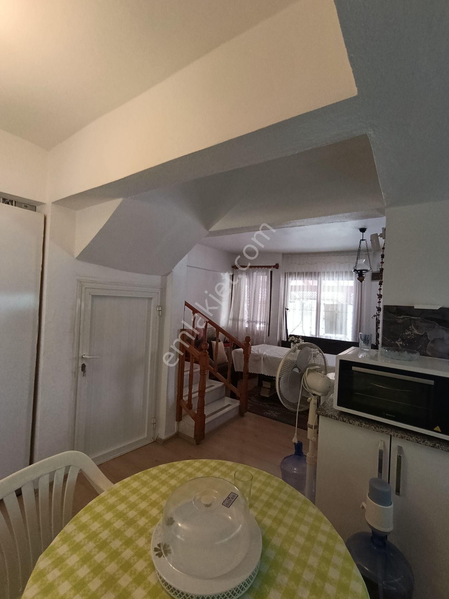 Dikili Bankacılar'da | 3+1 | Masrafsız, Eşyalı Ve Bahçeli Villa - Görsel 13