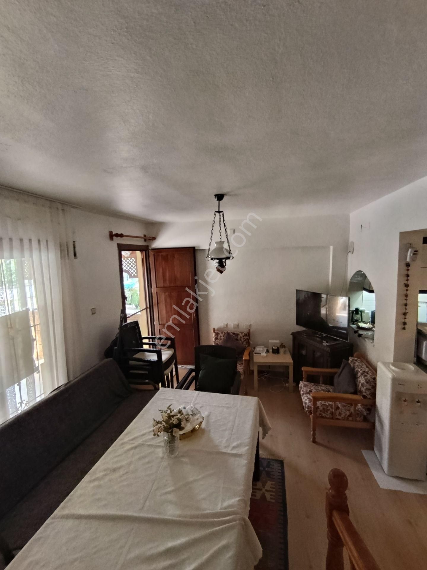 Dikili Bankacılar'da | 3+1 | Masrafsız, Eşyalı Ve Bahçeli Villa - Görsel 14