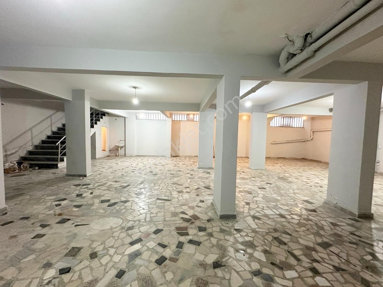 Salih Emlak 'tan Yenibosna Mevlana Cami Yakını Kiralık Depo - Görsel 9
