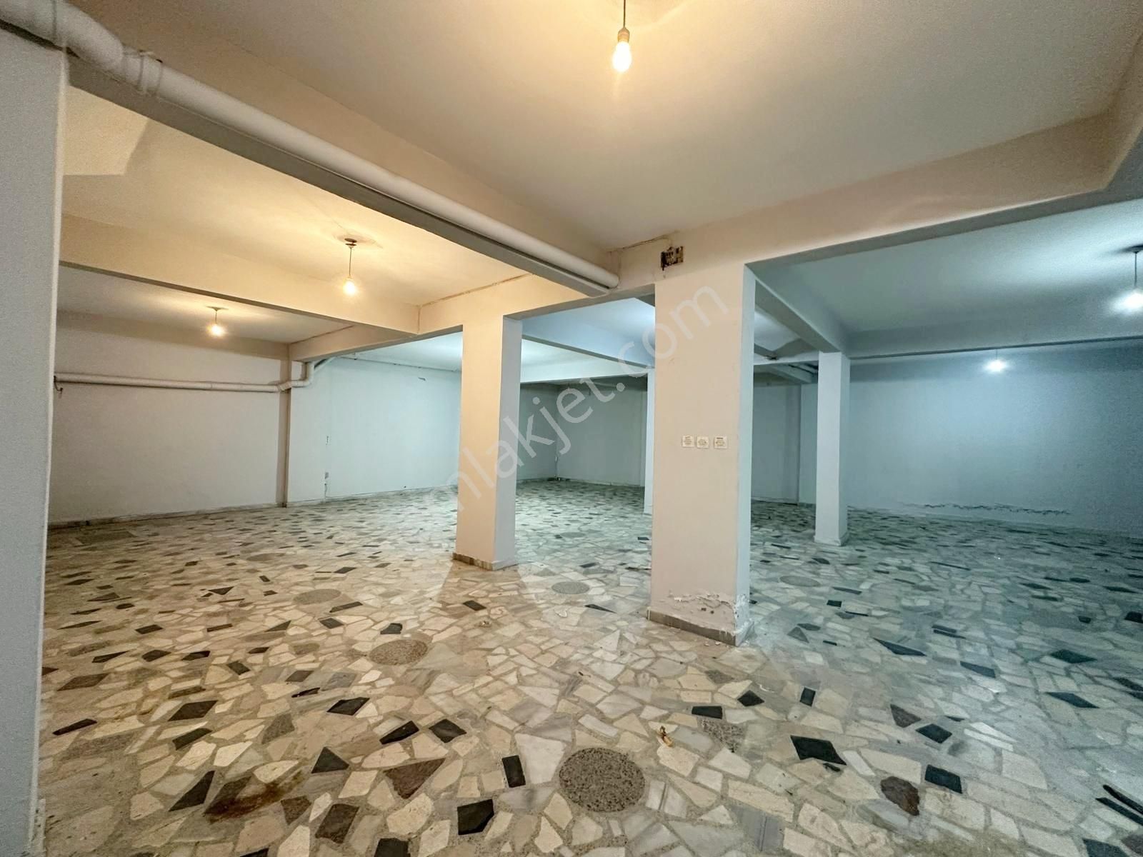 Salih Emlak 'tan Yenibosna Mevlana Cami Yakını Kiralık Depo - Görsel 7