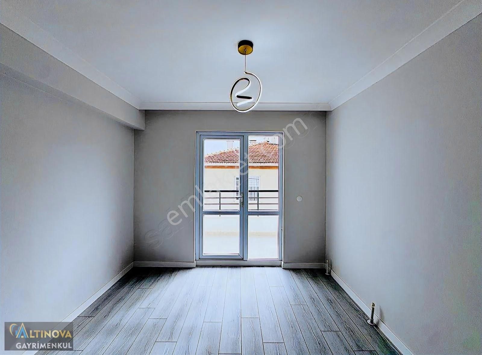 Keçiörende Emsalerinin Çok Altında Ful Yapılı Satılık 3+1 Daire - Görsel 2