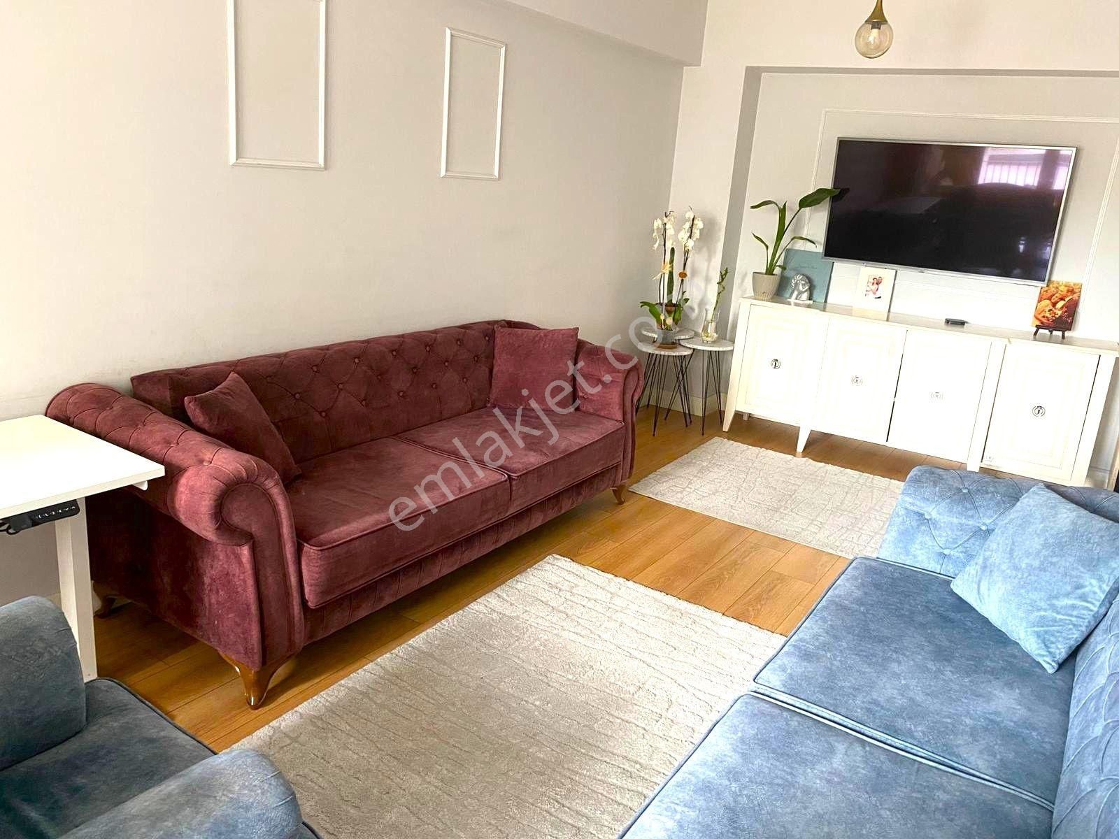 Emlak Dünyasından Pendik Esenlerde 2+1 Site İçi Daire