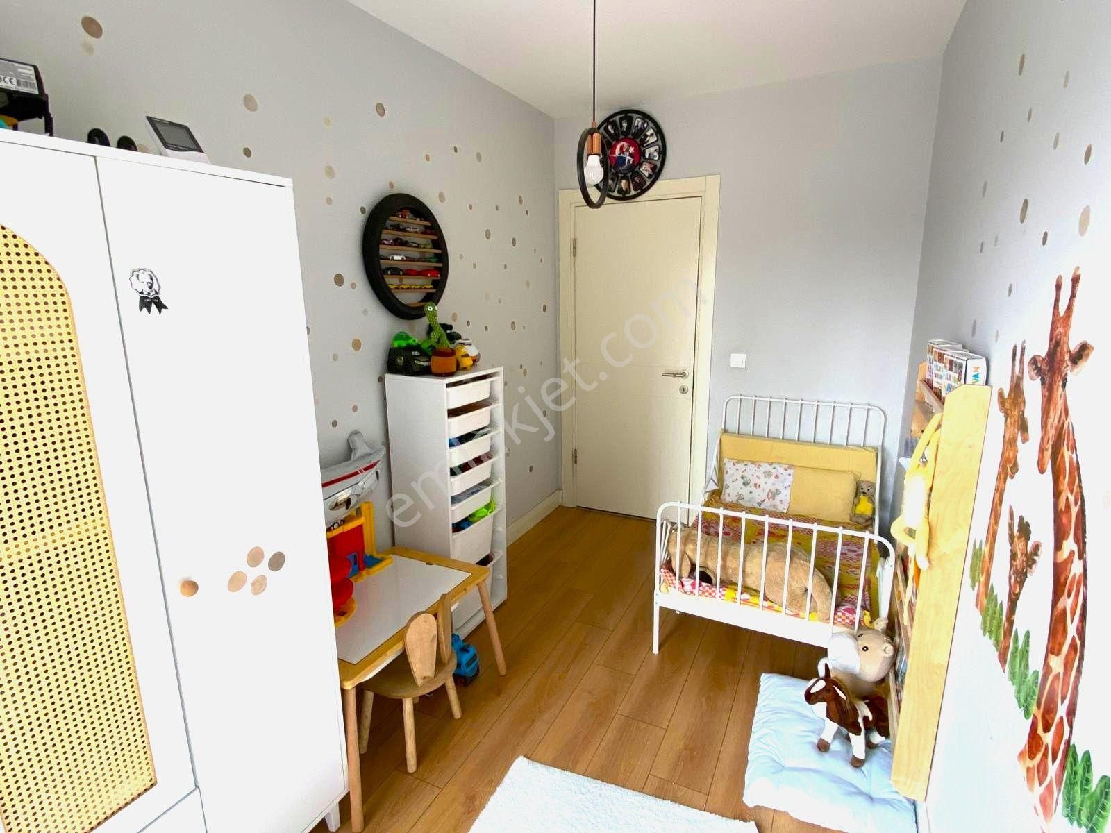 Emlak Dünyasından Pendik Esenlerde 2+1 Site İçi Daire - Görsel 8