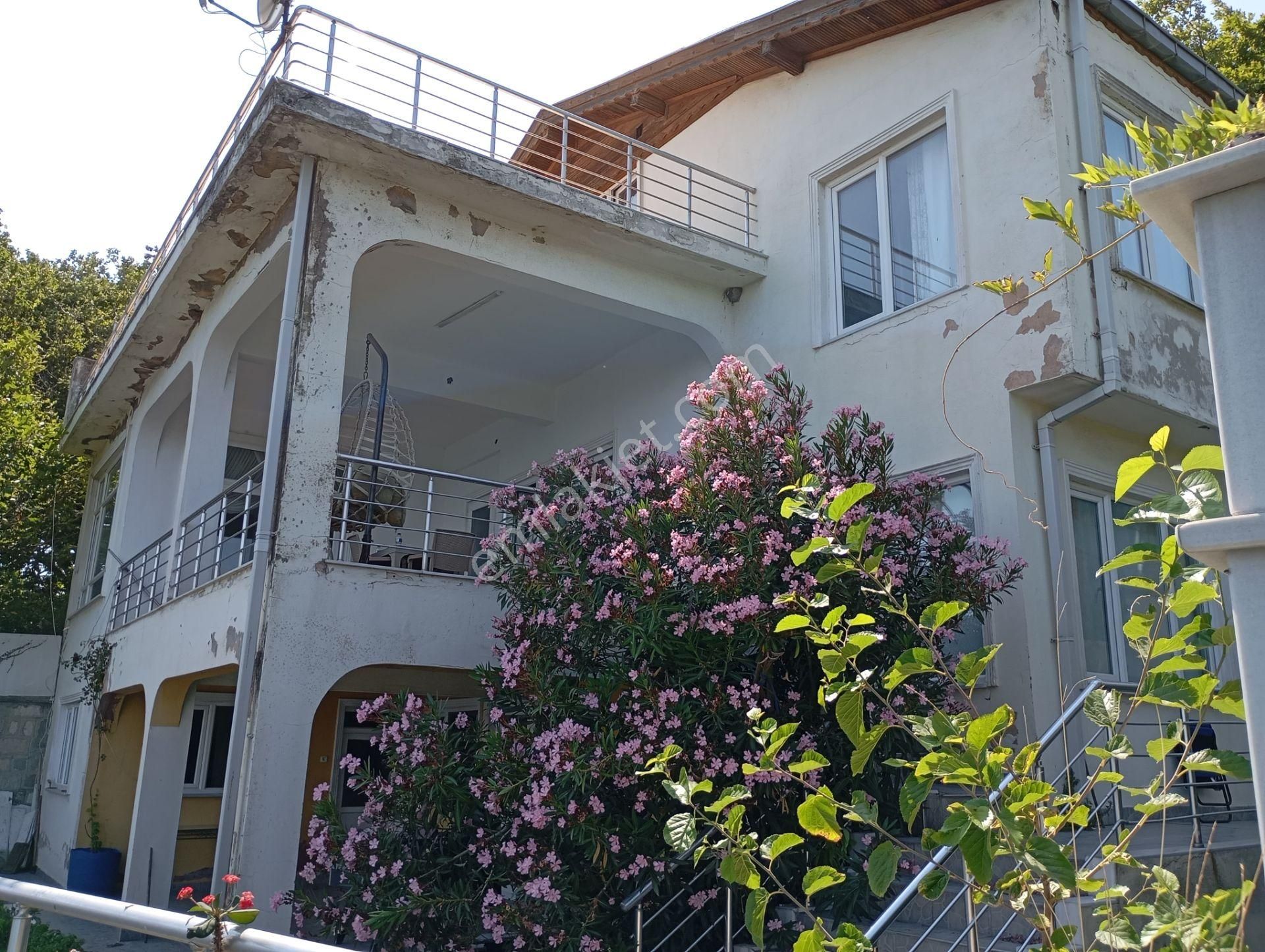 Balıkesir Erdek Aşağıyapıcı Mah. 8+1 Satılık Yazlık Kendine Ait Sahili Bulunan