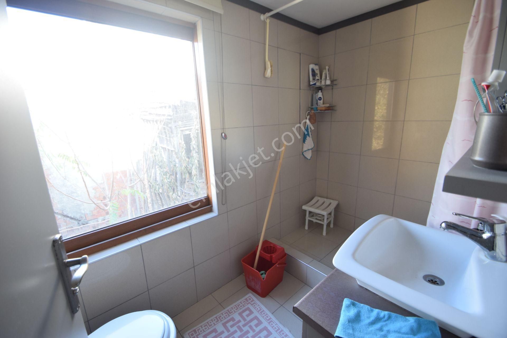 Beşçeşmelerde Satılık Önü Kapanmaz Deniz Manzaralı Komple Bina - Görsel 23