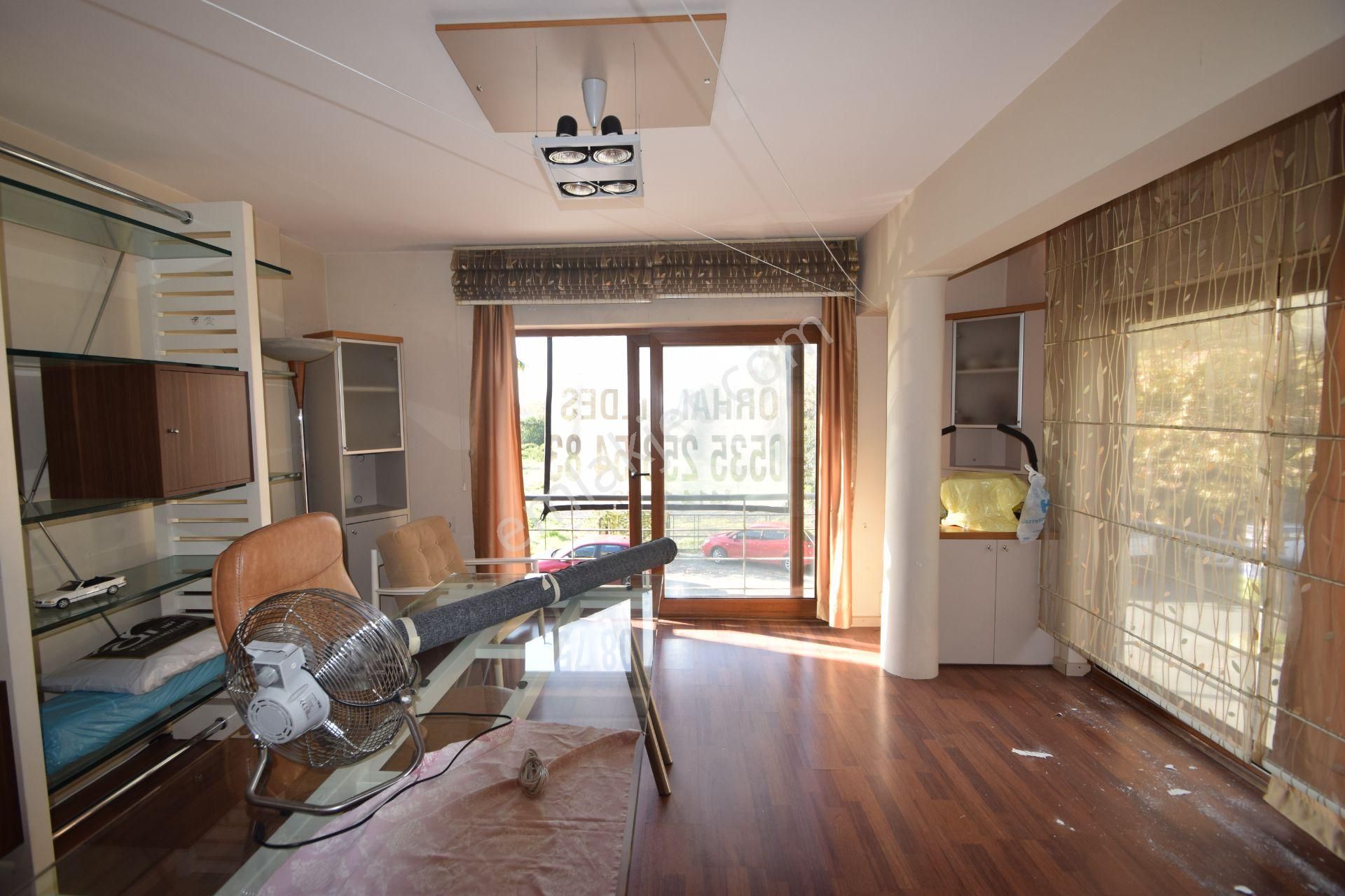 Beşçeşmelerde Satılık Önü Kapanmaz Deniz Manzaralı Komple Bina - Görsel 13