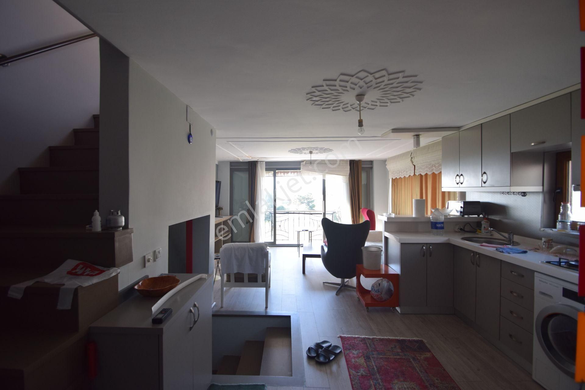 Beşçeşmelerde Satılık Önü Kapanmaz Deniz Manzaralı Komple Bina - Görsel 17