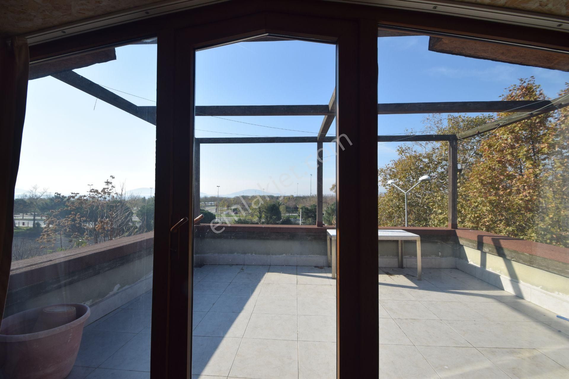 Beşçeşmelerde Satılık Önü Kapanmaz Deniz Manzaralı Komple Bina - Görsel 27