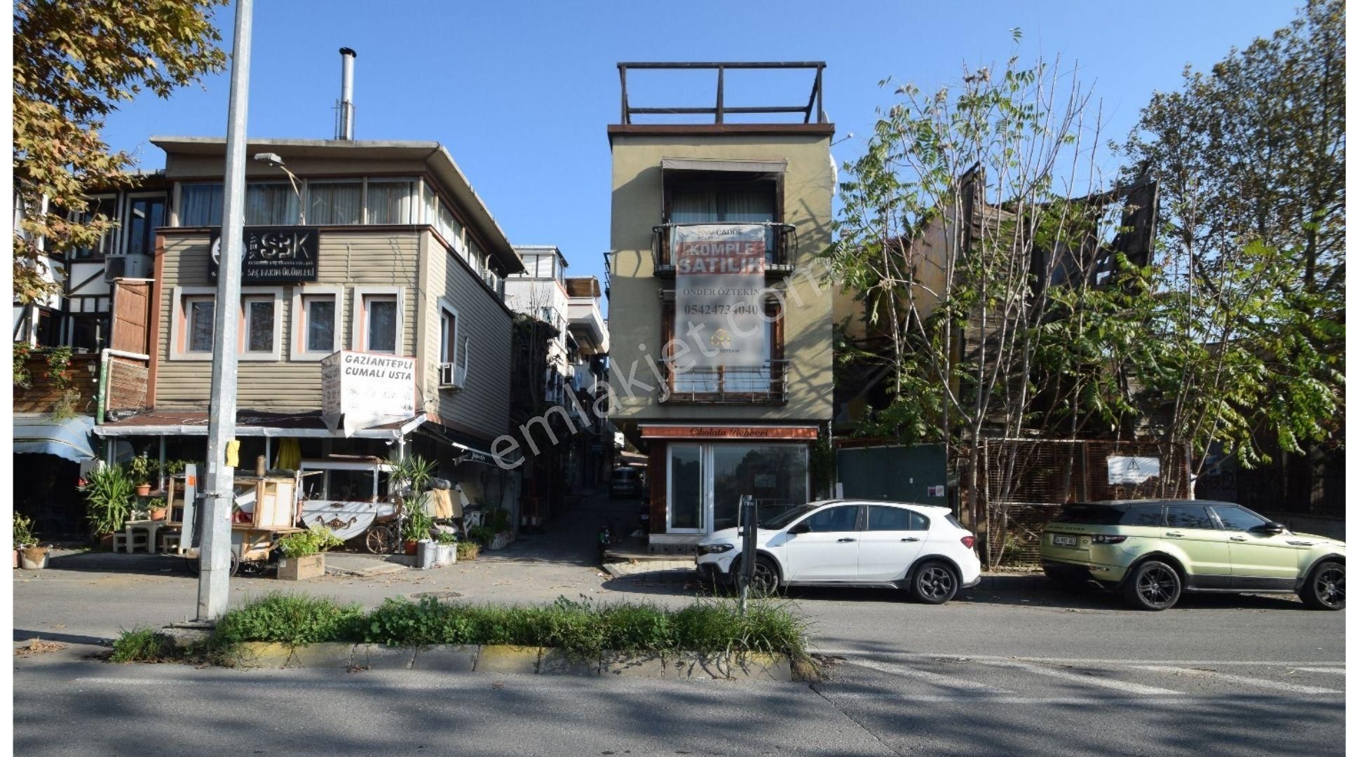 Beşçeşmelerde Satılık Önü Kapanmaz Deniz Manzaralı Komple Bina