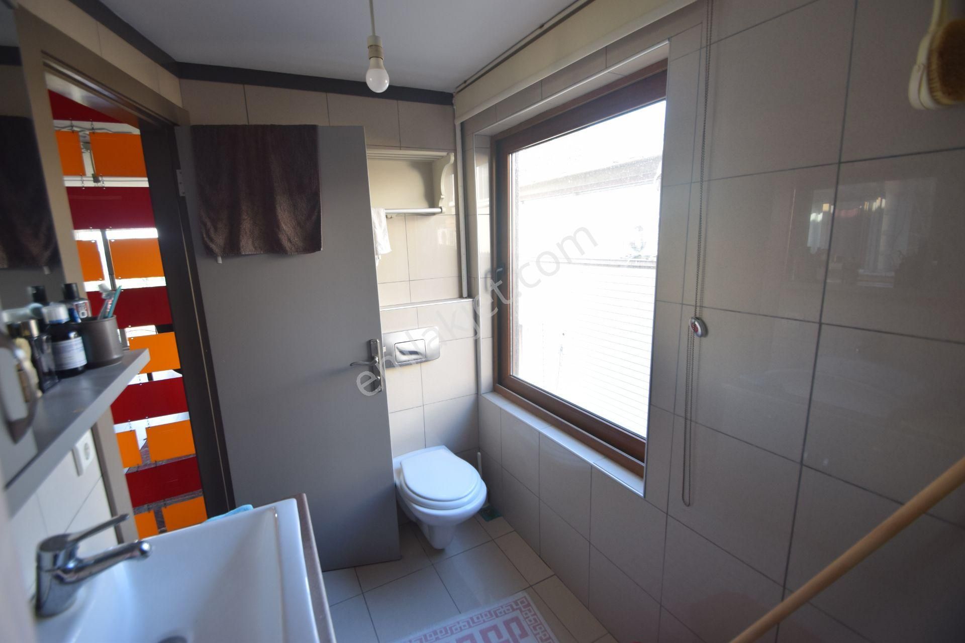 Beşçeşmelerde Satılık Önü Kapanmaz Deniz Manzaralı Komple Bina - Görsel 24