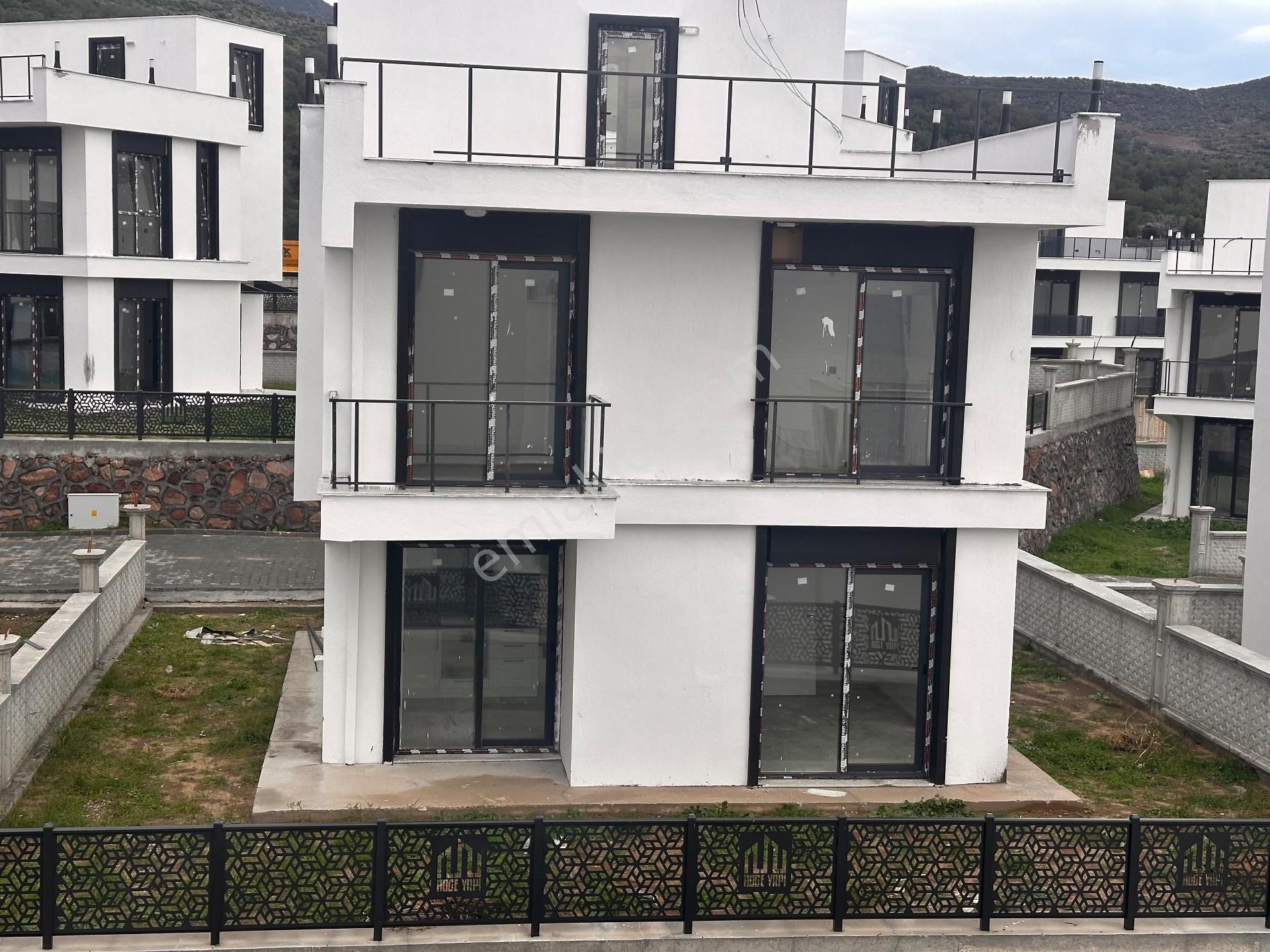 Çandarlı'da Roge Marıne Projesınde Satılık Vılla