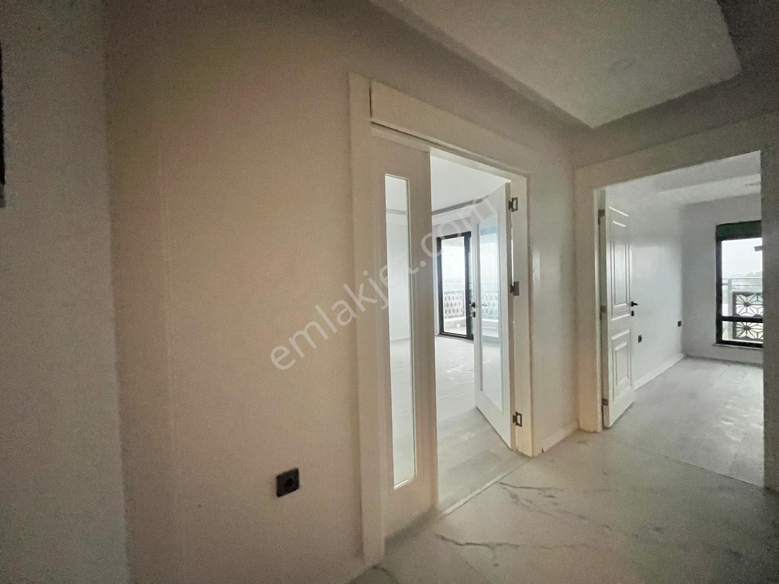 Kundu Turizm Bölgesinde Yeni Projede İskanlı Site İçi Havuzlu K.otoparklı 1+1 - Görsel 5