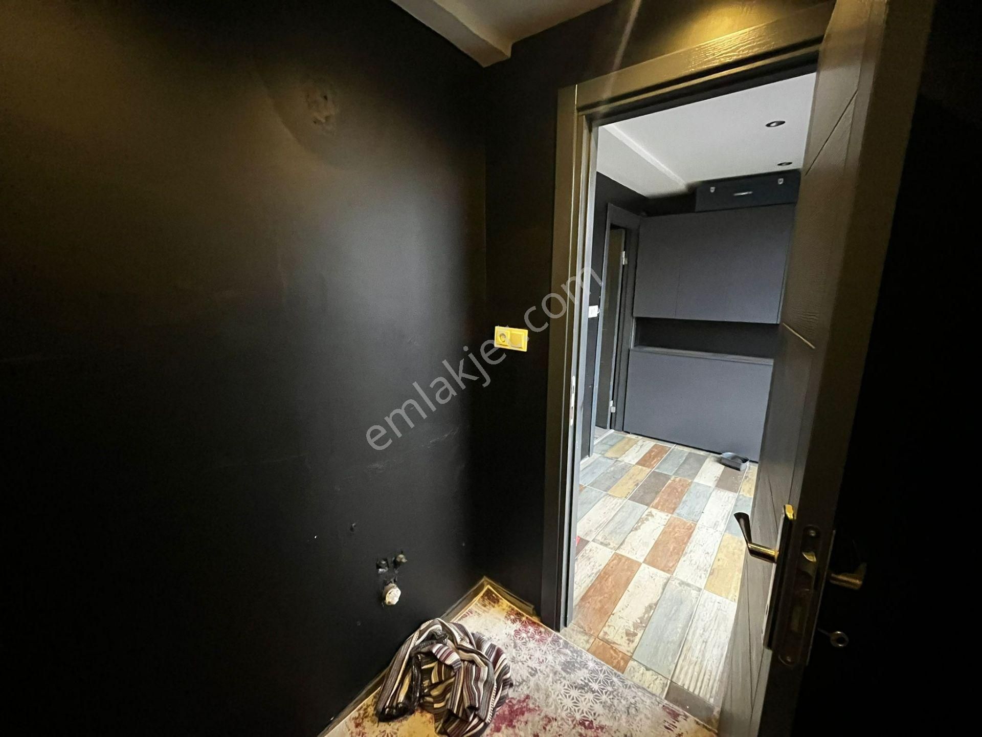 Em-of Emlak'tan 200 M2 Bölmeli Şık Yapılı Köşe Kiralık İş Yeri - Görsel 14
