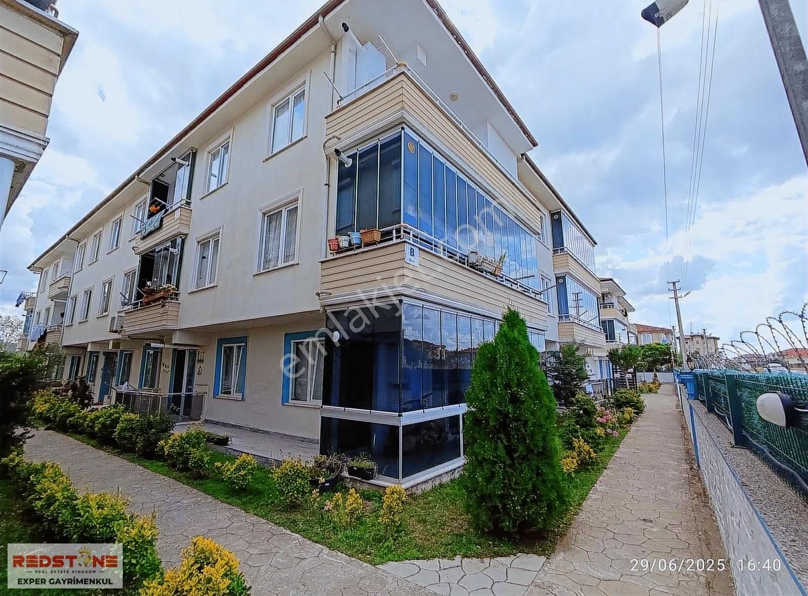 Havuzlu Sitede, Denize Yürüme Mesafesinde Satılık 2+1 - Görsel 3