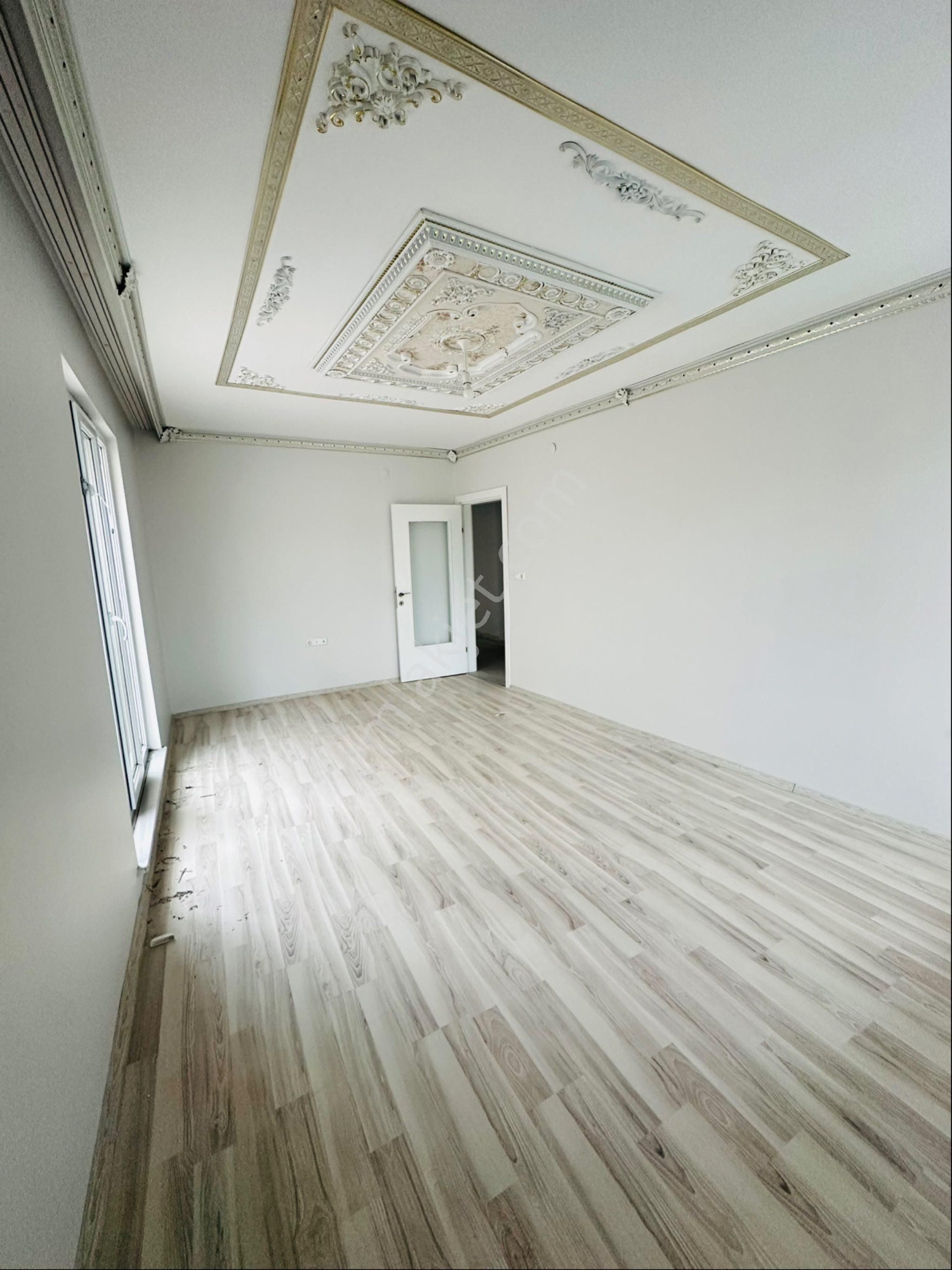 Kapaklı‘nın Merkezinde Kiralık Ön Cephe Ara Kat - Görsel 3