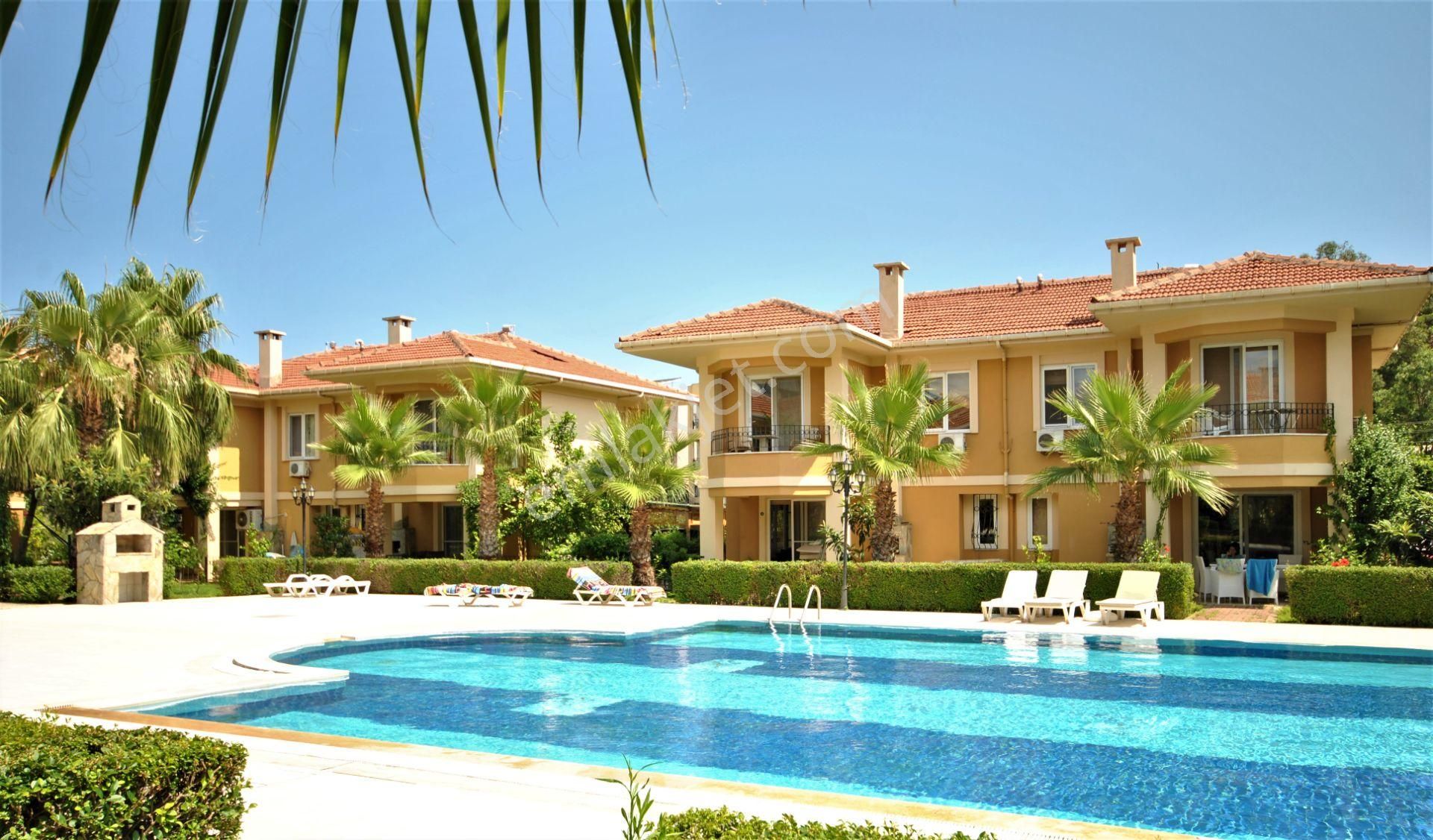 Antalya Kemer Çamyuva'da Dağ Manzaralı Eşyalı Satılık İkiz Villa