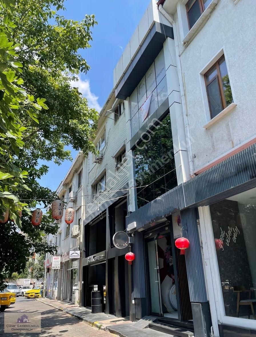 Yeşilköy Çarşıda Satılık Komple Bina