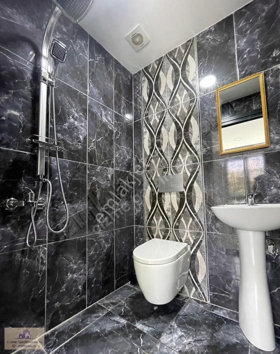 Yeşilköy Çarşıda Satılık Komple Bina - Görsel 32