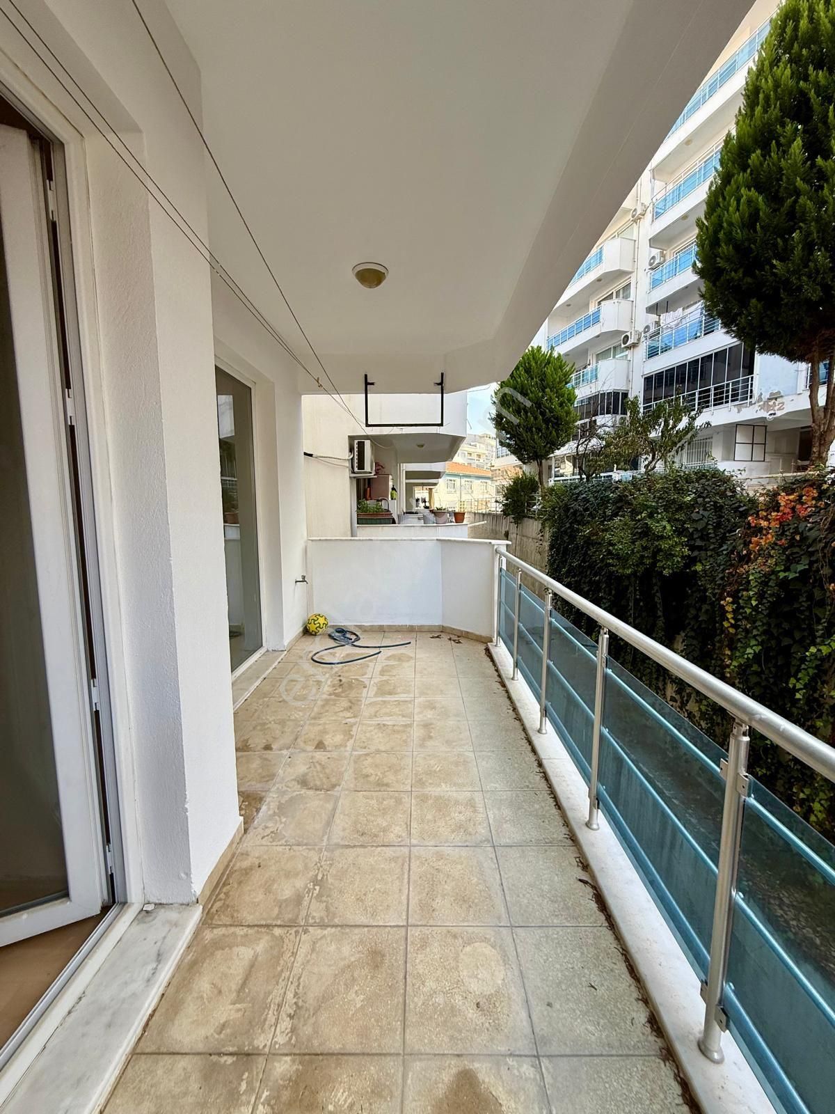 Kuşadası Merkezde İkicesmelik Mahallesinde 3+1 130m2 Arakat Ferah Sitede Fırsat Daire - Görsel 10