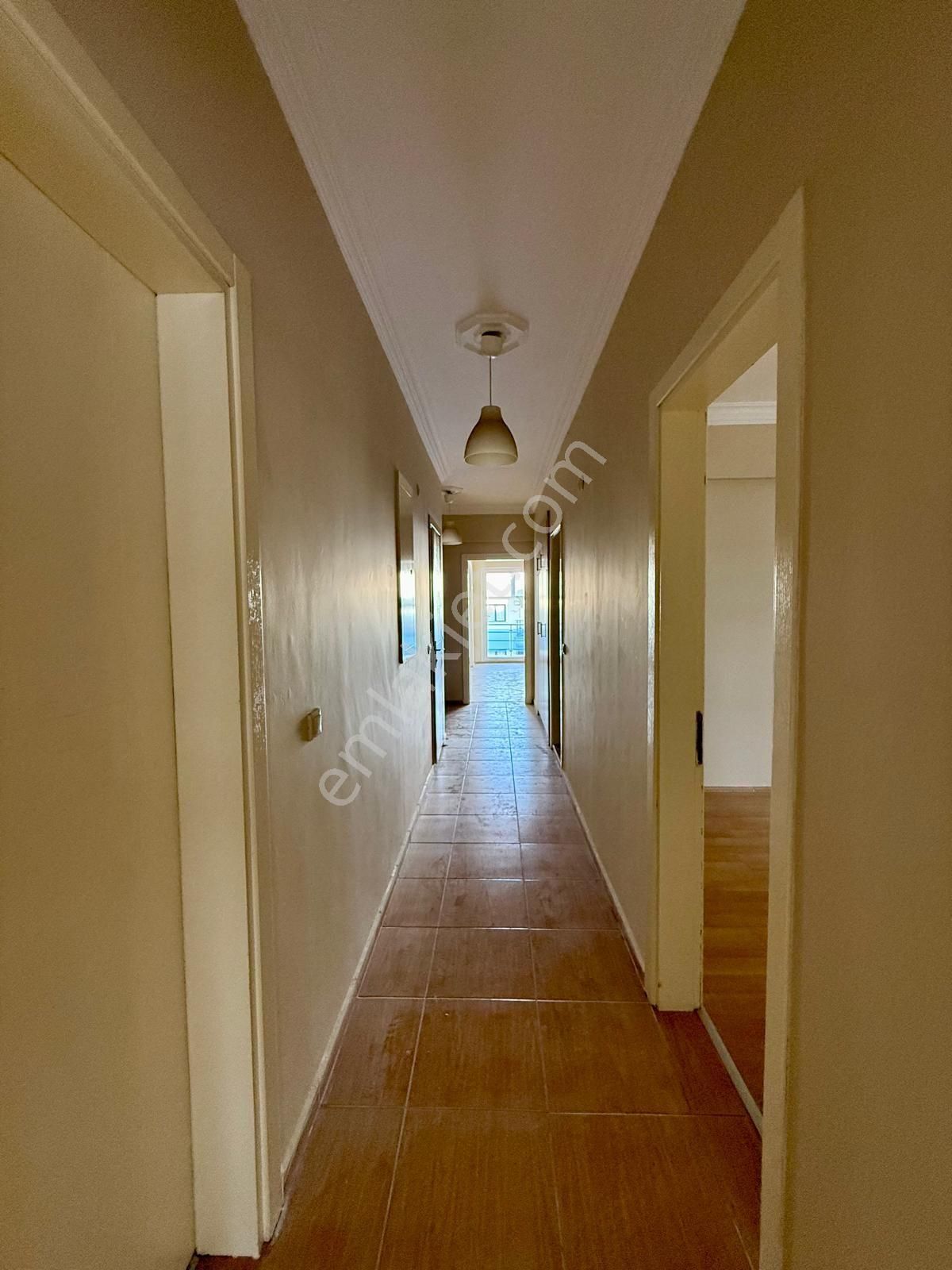 Kuşadası Merkezde İkicesmelik Mahallesinde 3+1 130m2 Arakat Ferah Sitede Fırsat Daire - Görsel 12