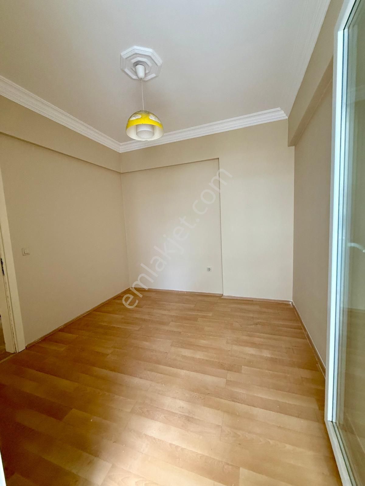 Kuşadası Merkezde İkicesmelik Mahallesinde 3+1 130m2 Arakat Ferah Sitede Fırsat Daire - Görsel 5