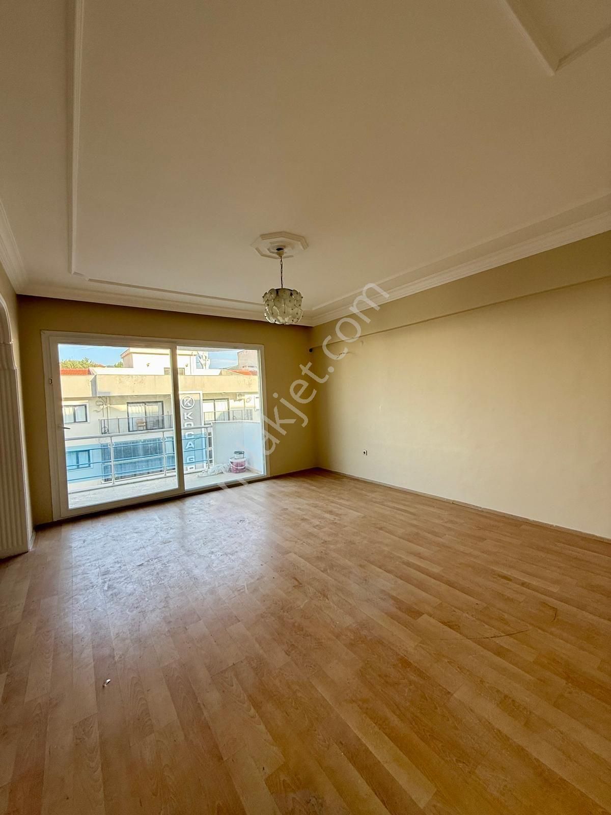 Kuşadası Merkezde İkicesmelik Mahallesinde 3+1 130m2 Arakat Ferah Sitede Fırsat Daire - Görsel 18