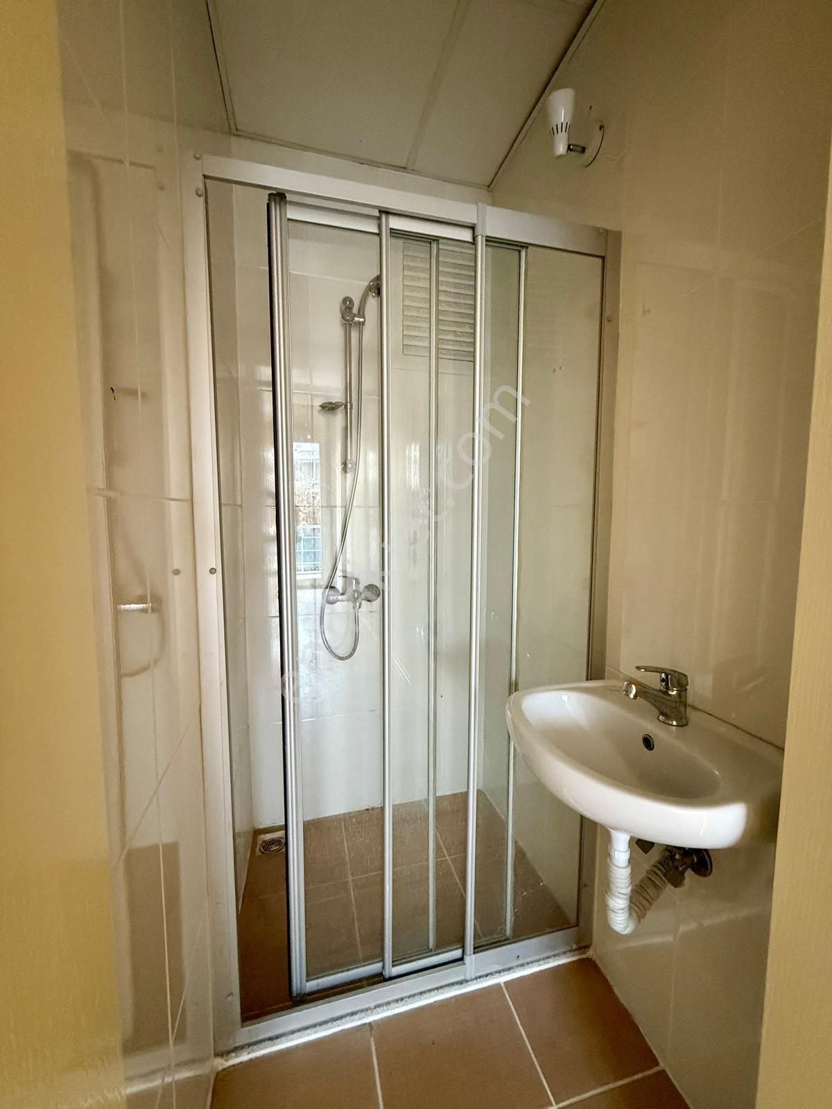 Kuşadası Merkezde İkicesmelik Mahallesinde 3+1 130m2 Arakat Ferah Sitede Fırsat Daire - Görsel 24