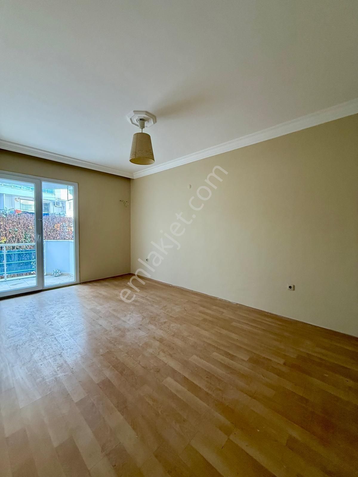 Kuşadası Merkezde İkicesmelik Mahallesinde 3+1 130m2 Arakat Ferah Sitede Fırsat Daire - Görsel 8