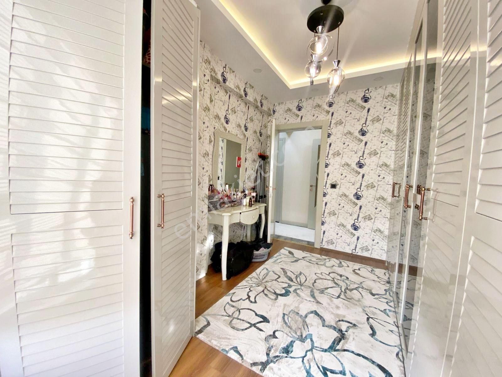 Fıstıklık'ta Modern Tasarımlı Cam Balkonlu Ultra Lüx 4+1 Daire - Görsel 18