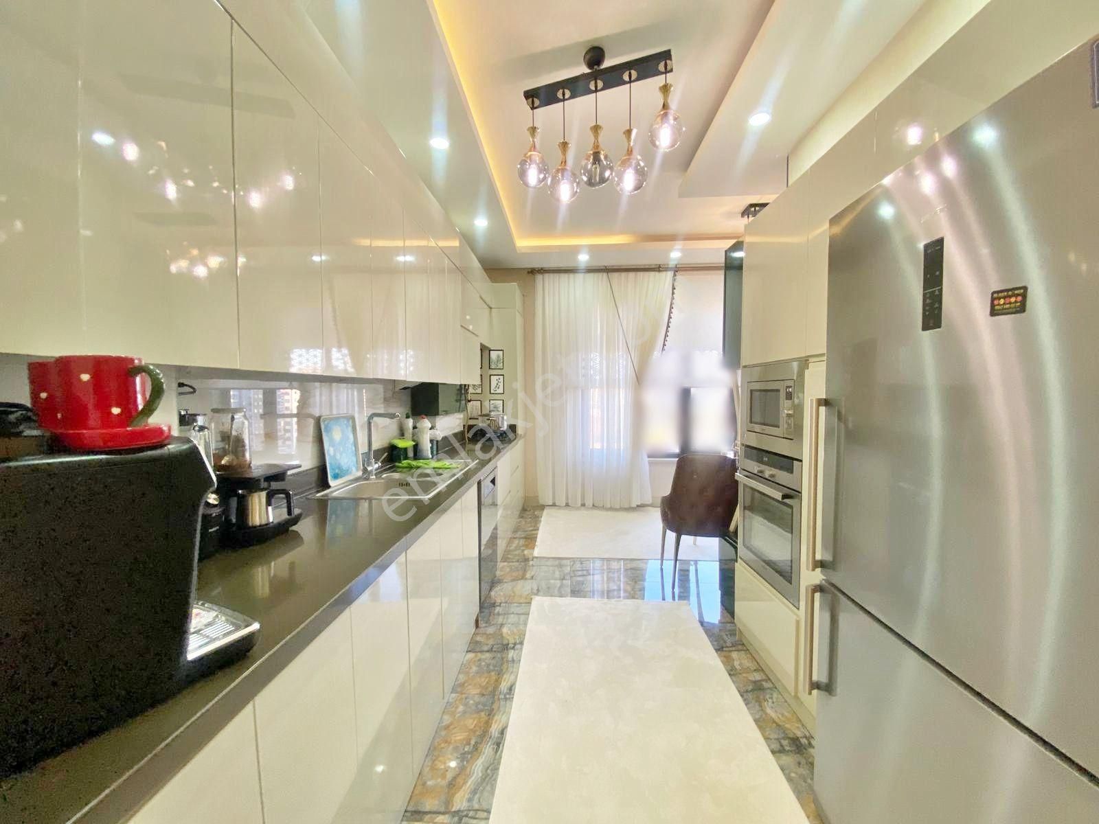 Fıstıklık'ta Modern Tasarımlı Cam Balkonlu Ultra Lüx 4+1 Daire - Görsel 4