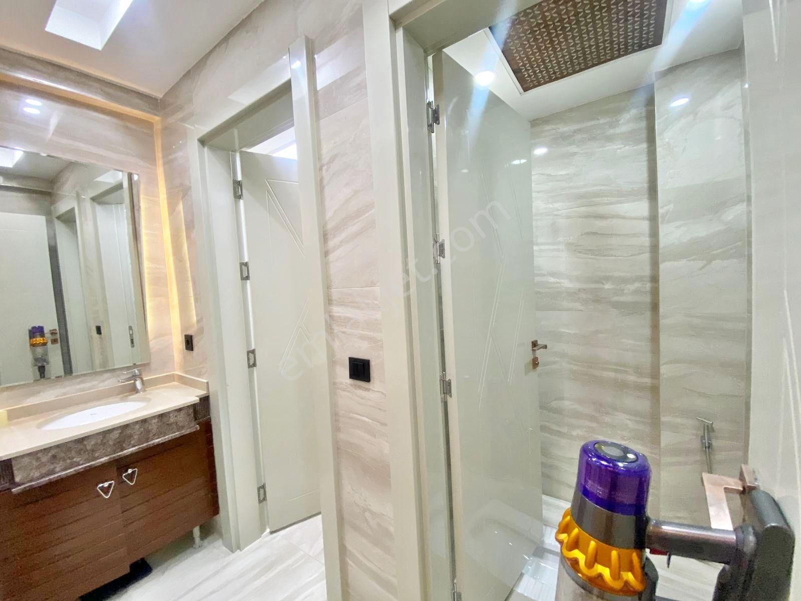 Fıstıklık'ta Modern Tasarımlı Cam Balkonlu Ultra Lüx 4+1 Daire - Görsel 27