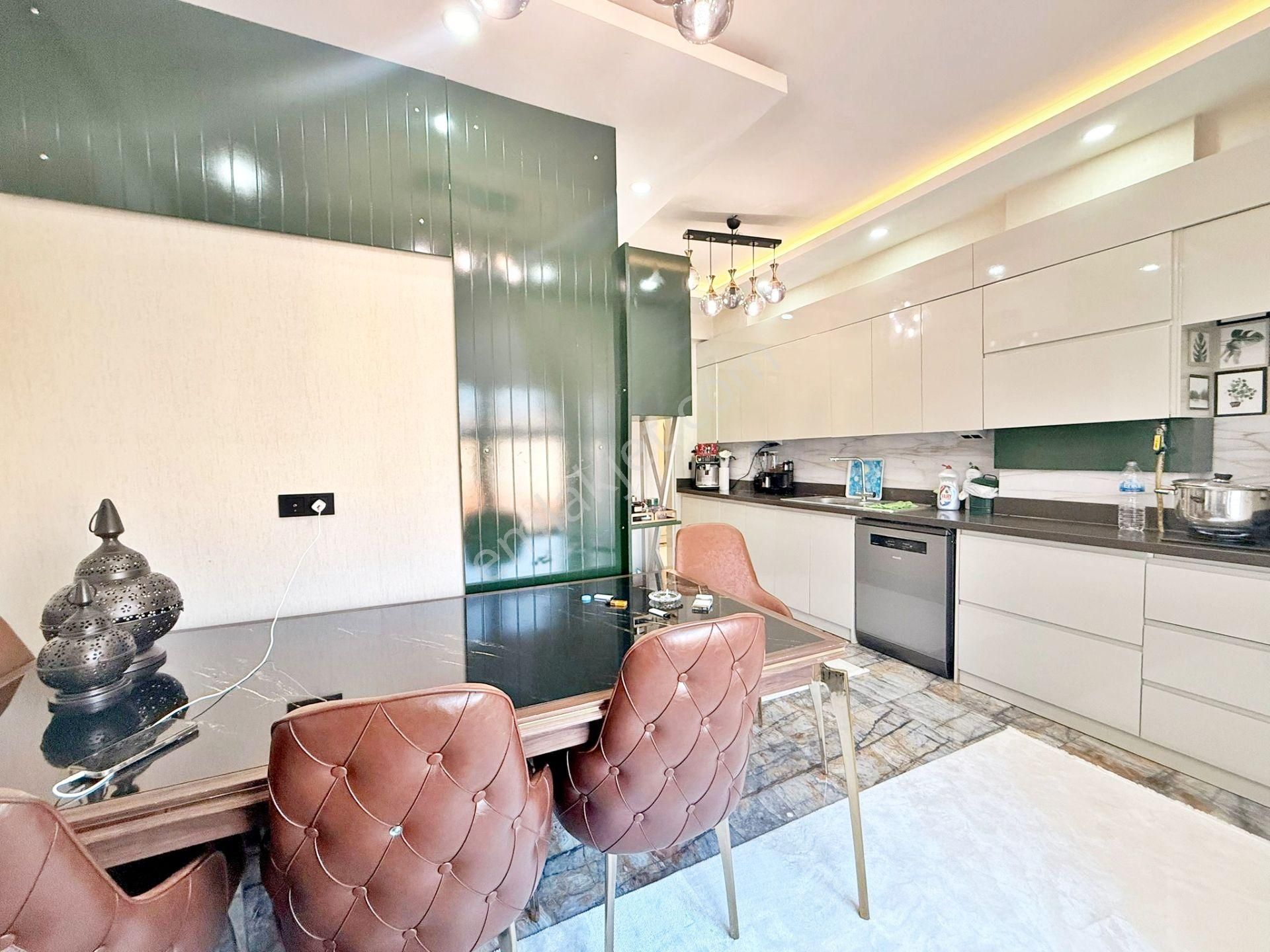 Fıstıklık'ta Modern Tasarımlı Cam Balkonlu Ultra Lüx 4+1 Daire - Görsel 2