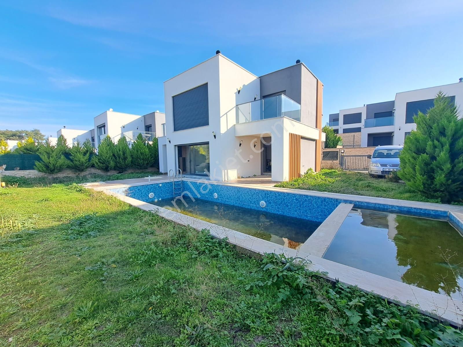 Kuşadası Merkeze Yakın 4+1 Özel Havuzlu Villa