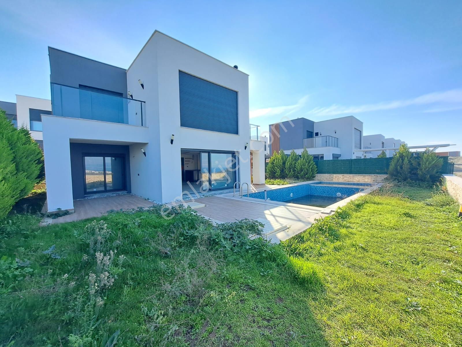 Kuşadası Merkeze Yakın 4+1 Özel Havuzlu Villa - Görsel 2