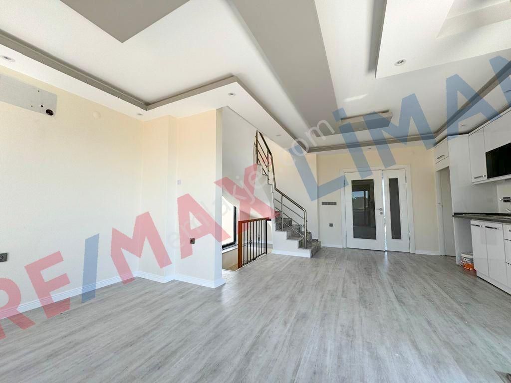 Edremit Altınoluk'da 4+1 Panaromik Deniz Manzaralı Havuzlu Satılık Triplex Villa - Görsel 24