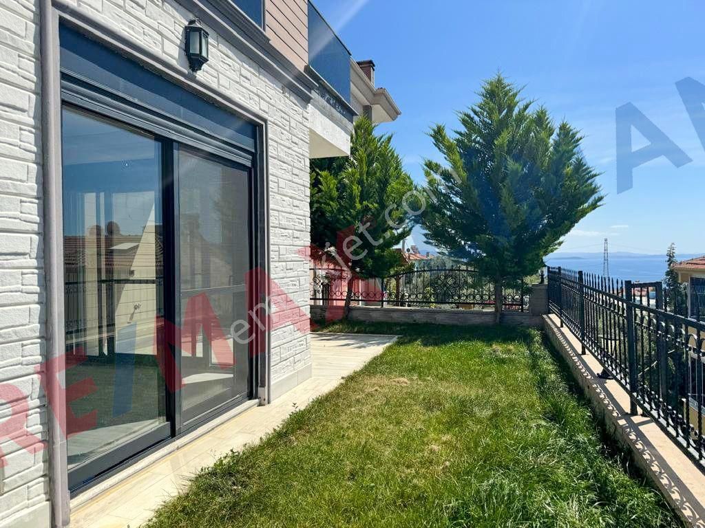 Edremit Altınoluk'da 4+1 Panaromik Deniz Manzaralı Havuzlu Satılık Triplex Villa