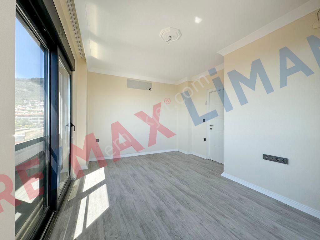 Edremit Altınoluk'da 4+1 Panaromik Deniz Manzaralı Havuzlu Satılık Triplex Villa - Görsel 11