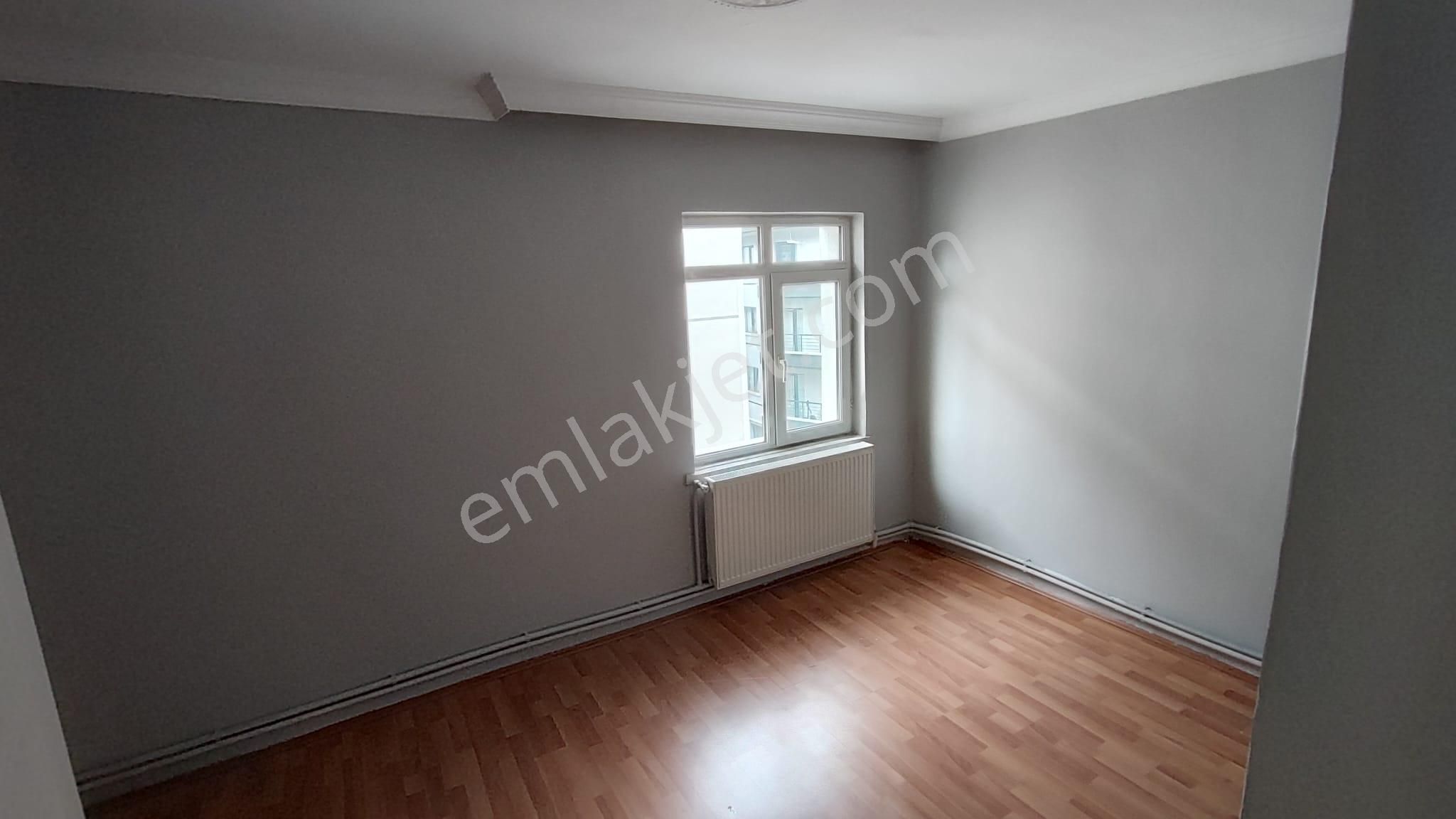 Atanora Vadi'den Sinan Cad Üzeri Ön Cephe Ara Kat Kombili Temiz 2+1 - Görsel 11